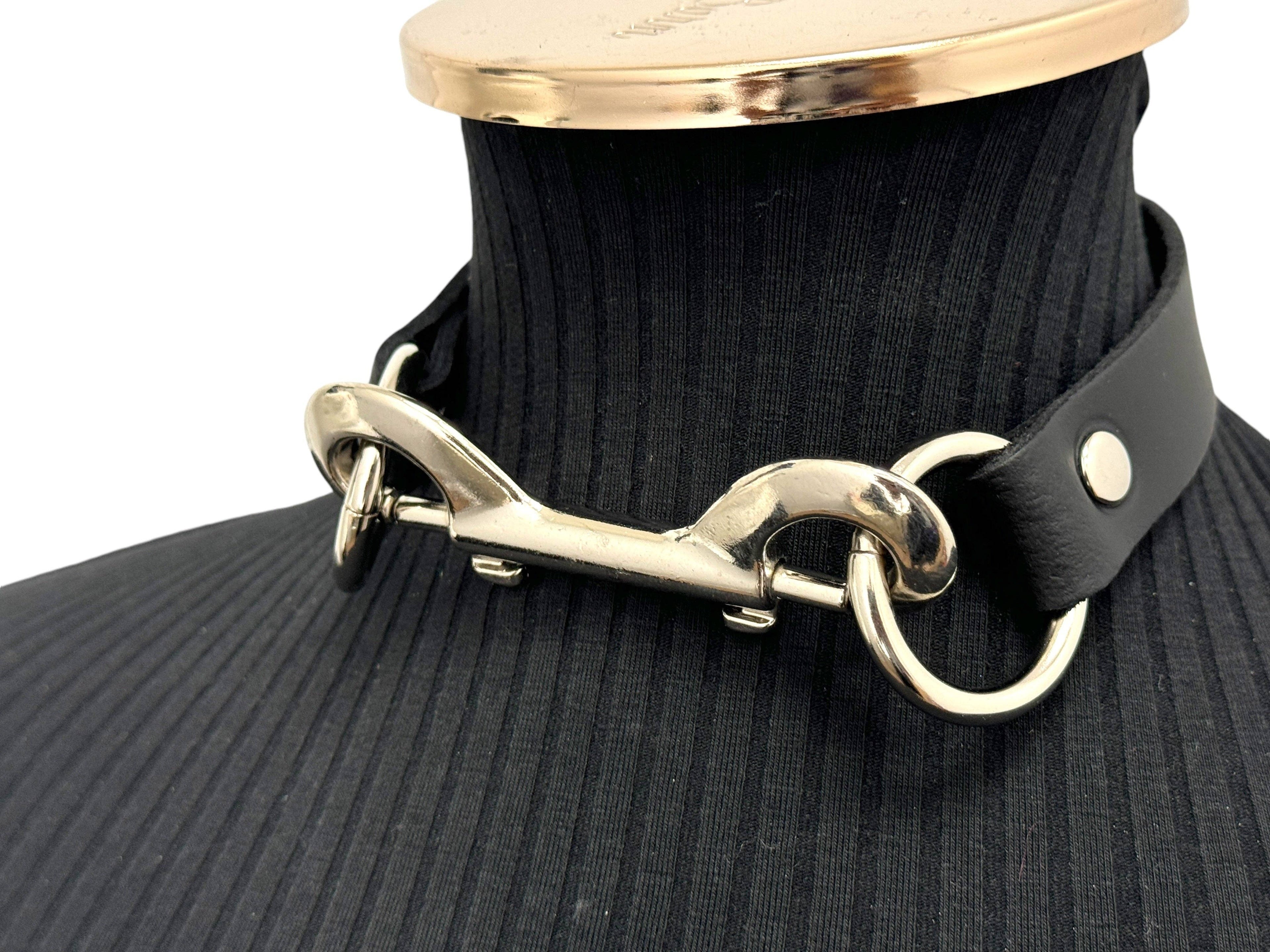 TRIGGER CLASP CHOKER COLLAR
